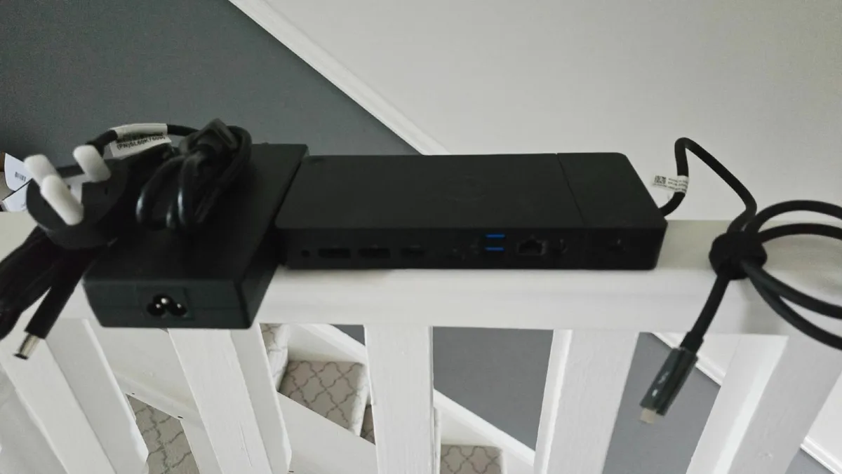Monitors & docking station for laptop/home office - Image 4