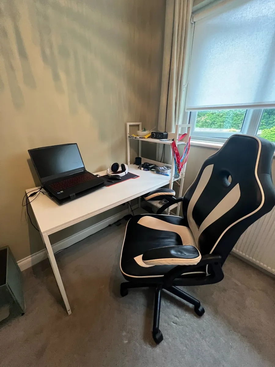 Computer Desk.  Excellent Condition - Image 1
