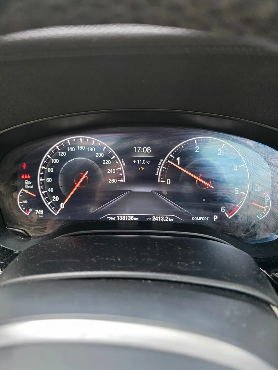 BMW 5-Series 2019 Estate - Image 3