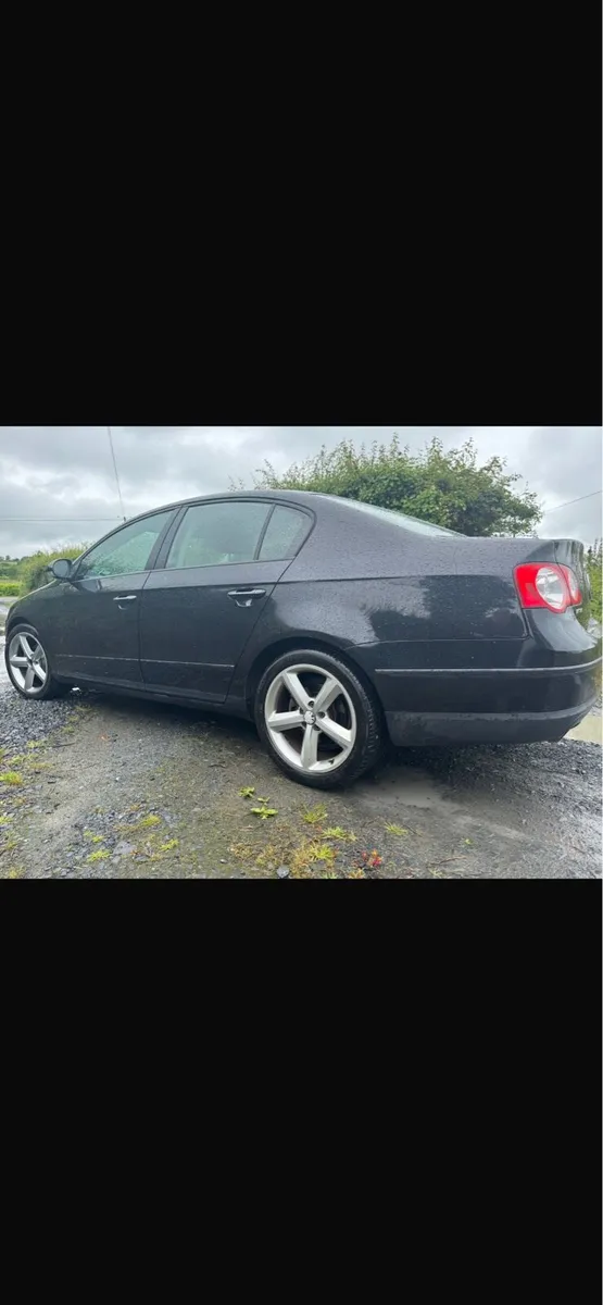 2009 Volkswagen Passat - Image 1