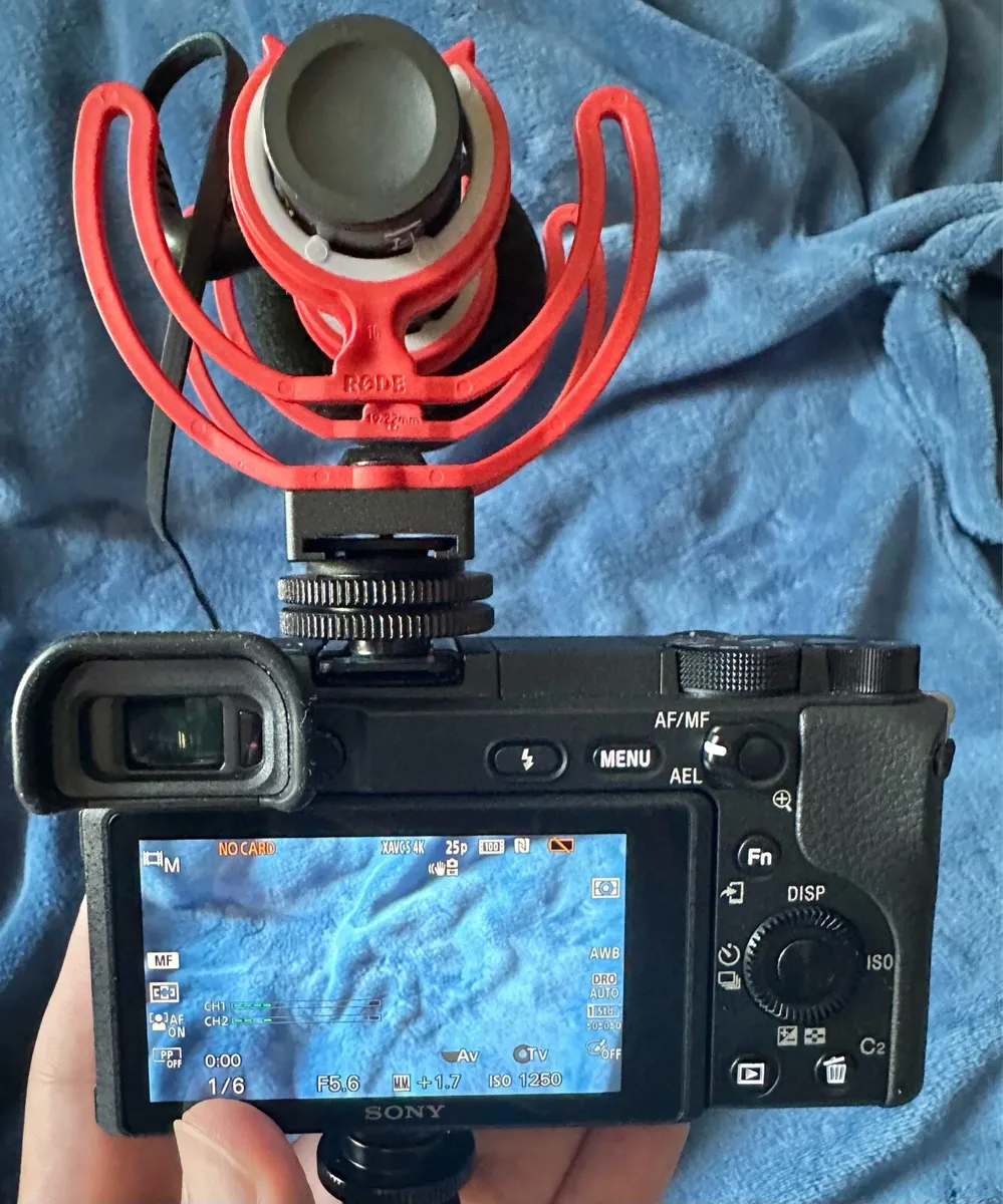 Sony a6400 + 16–50mm Lens + Mic – Like New - Image 4