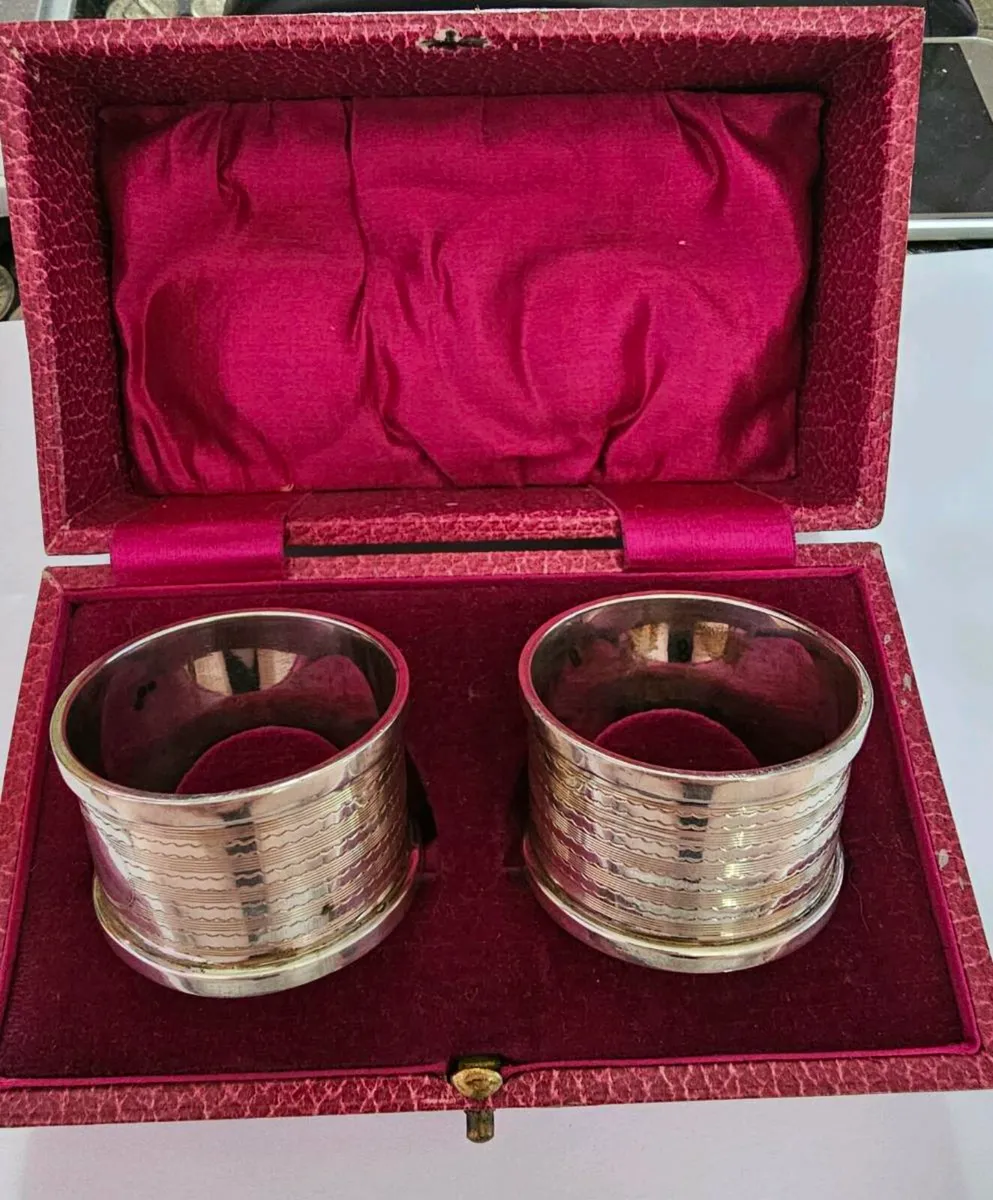 Pair of silver napkins rings - Image 1