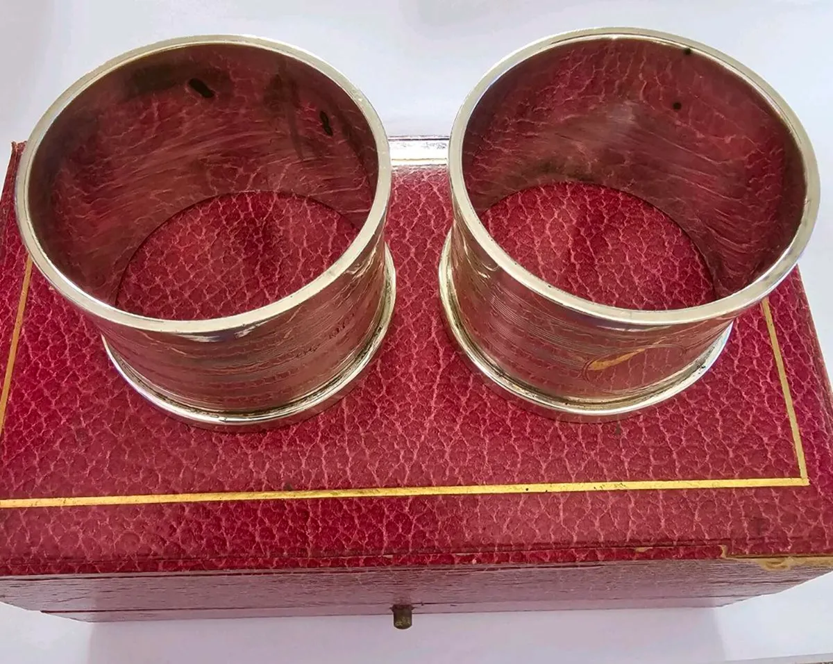 Pair of silver napkins rings - Image 2