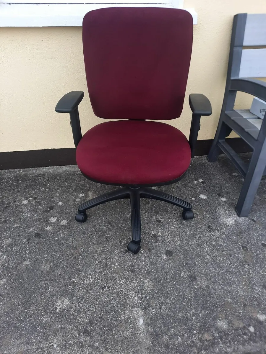 Office chair - Image 1