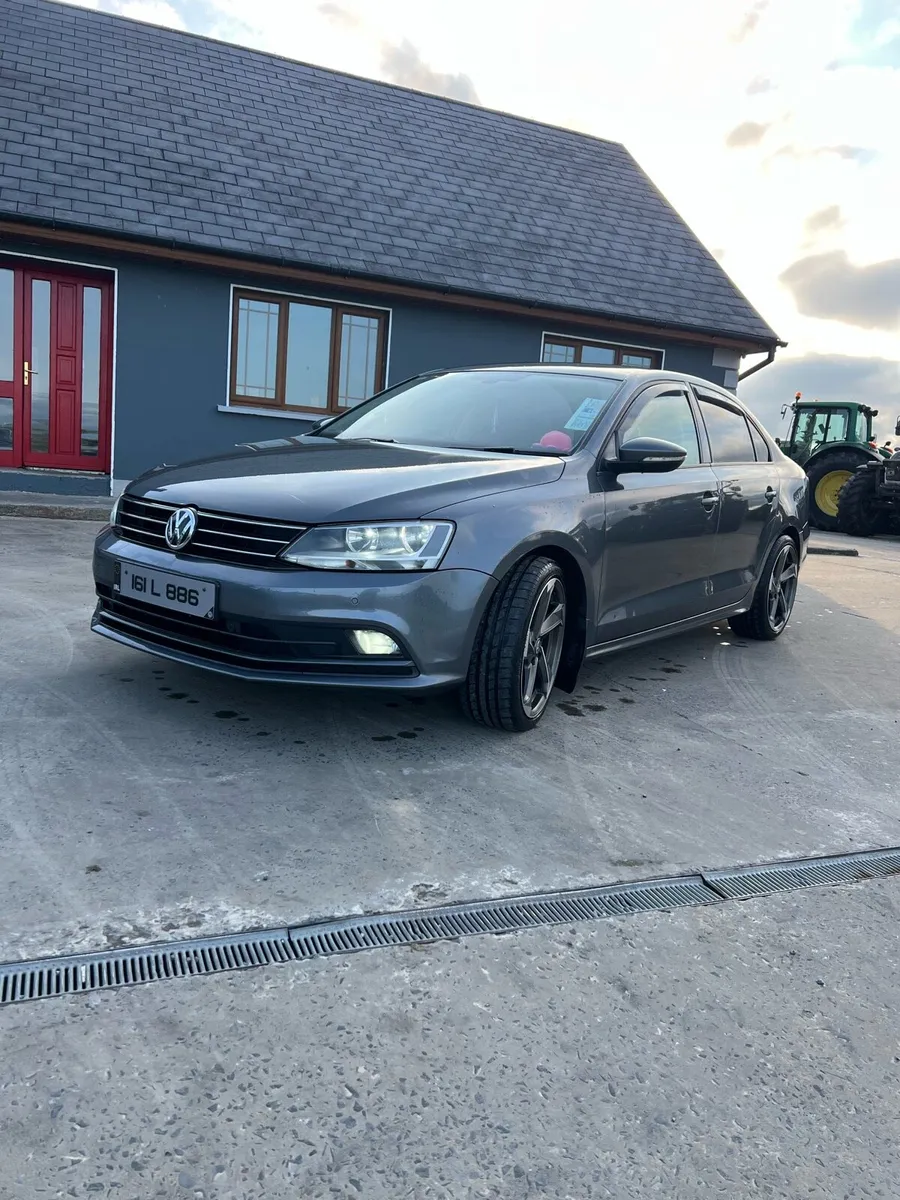 Volkswagen Jetta 2.0L - Image 2