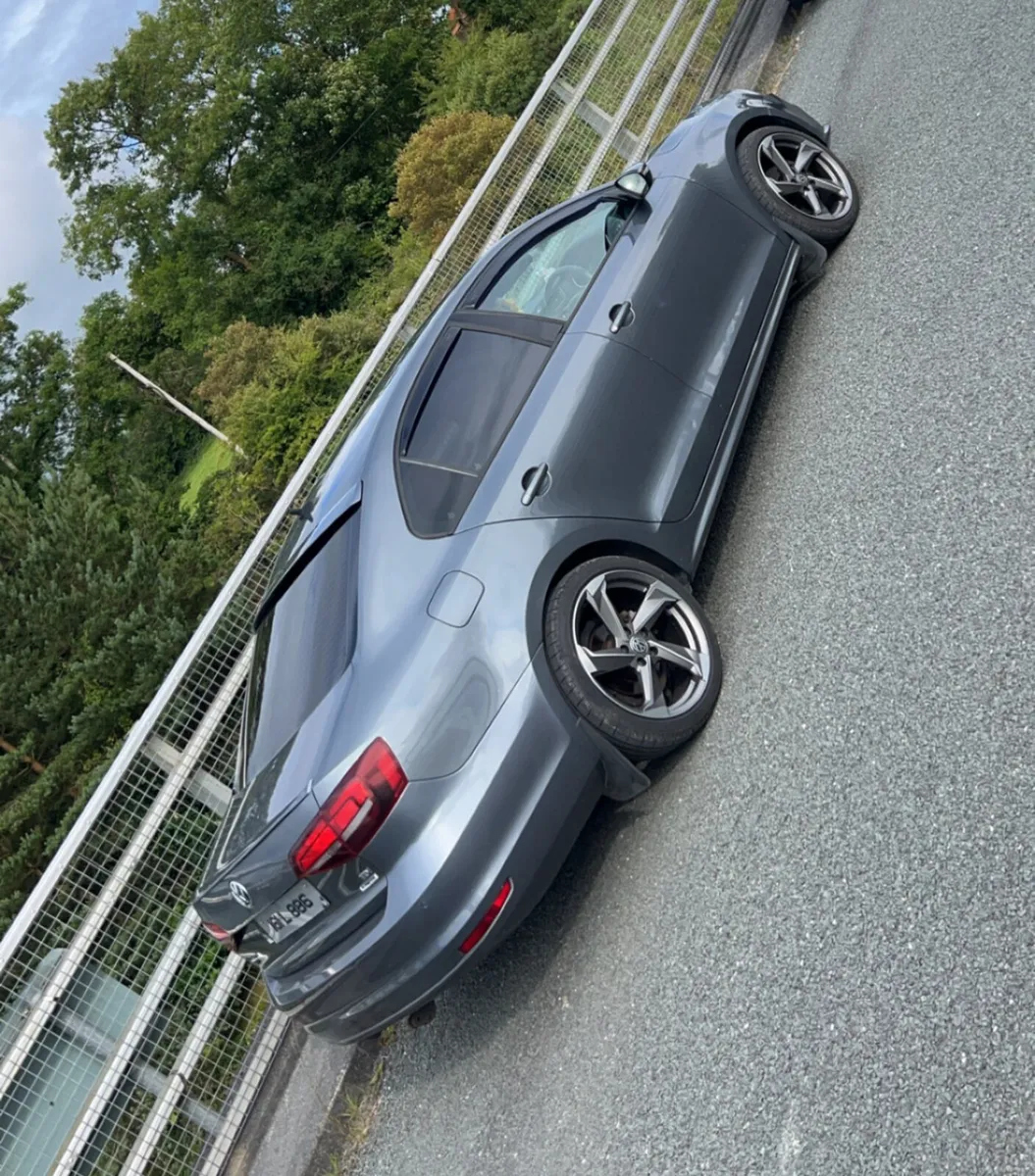 Volkswagen Jetta 2.0L - Image 3