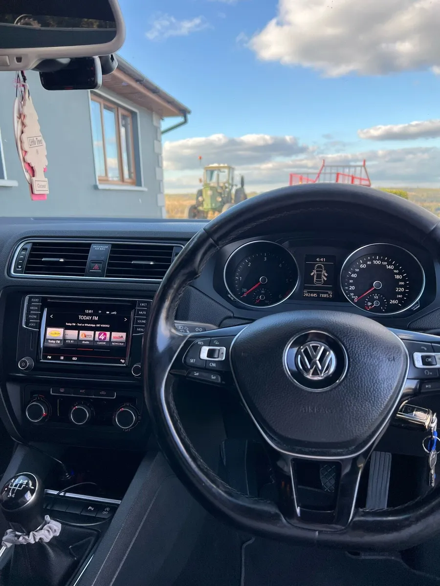 Volkswagen Jetta 2.0L - Image 4
