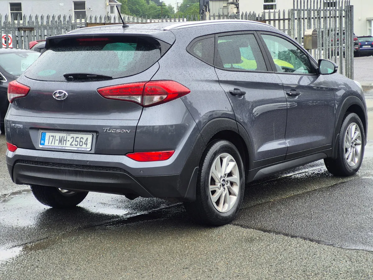 Hyundai Tucson 1.7crdi comfort plus 2017 - Image 2