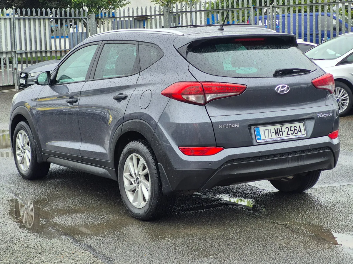 Hyundai Tucson 1.7crdi comfort plus 2017 - Image 4
