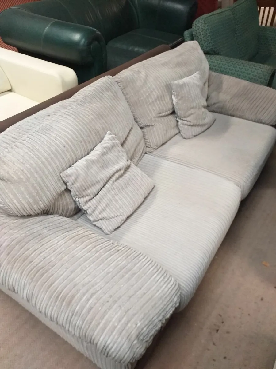 Sofas from €150 to €200 - Image 3