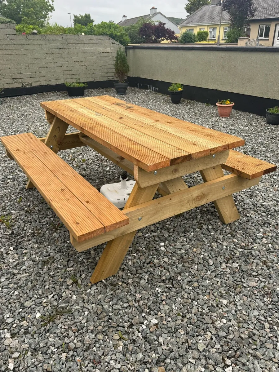 Picnic bench - Image 1