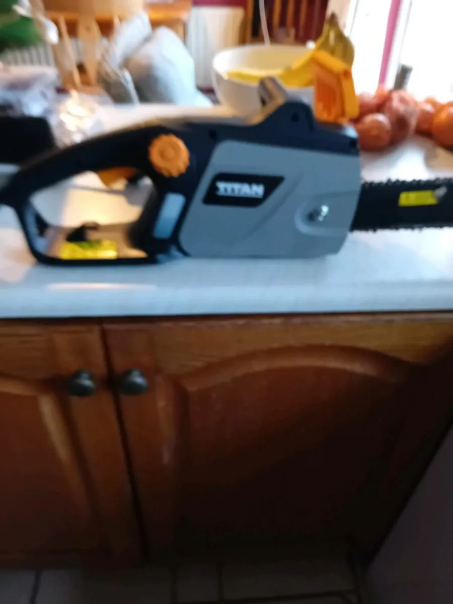FOR SALE TITAN ELECTRIC   2000w - Image 2