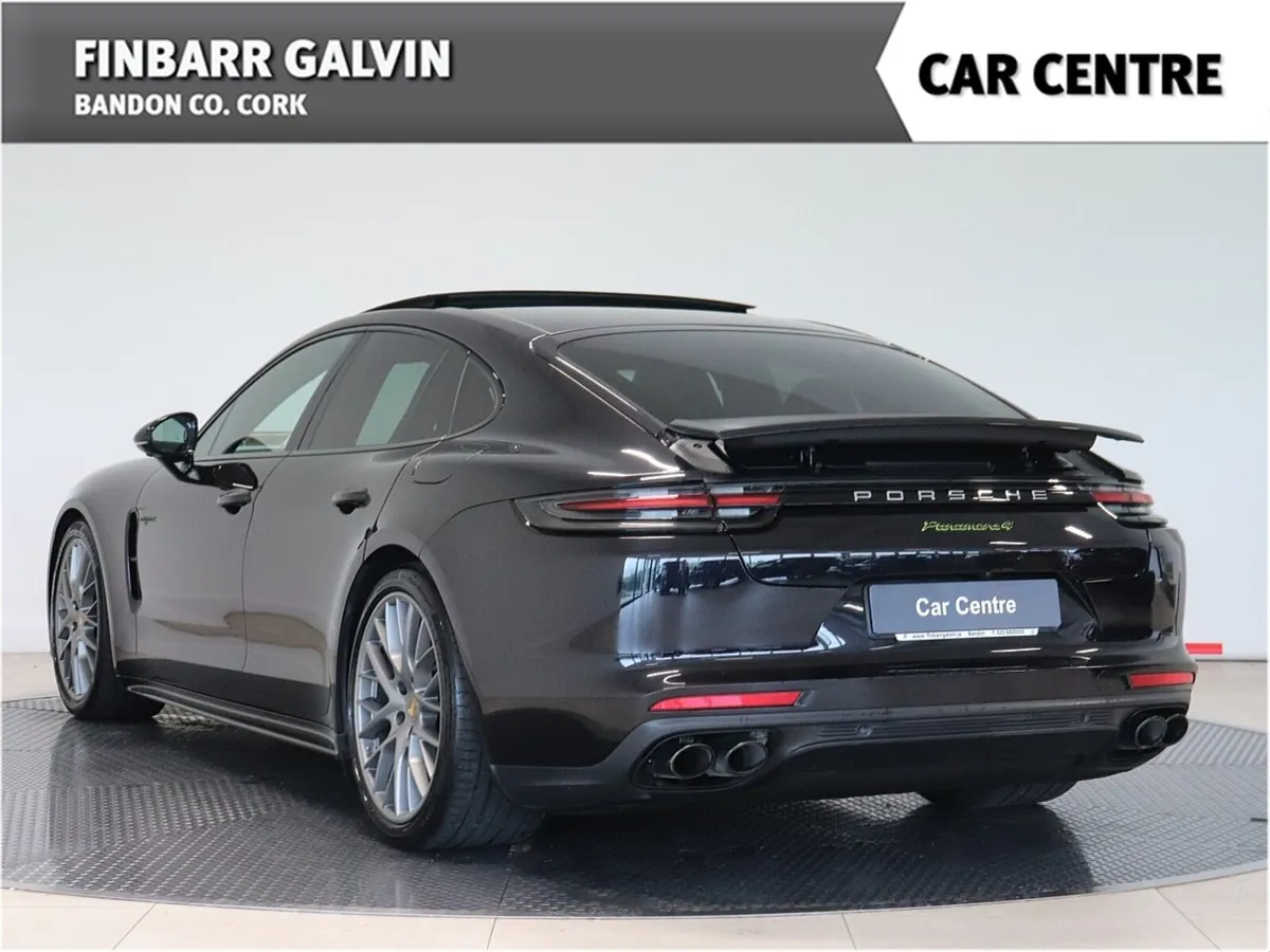 Porsche Panamera 4 10 YEAR EDITION - Image 2
