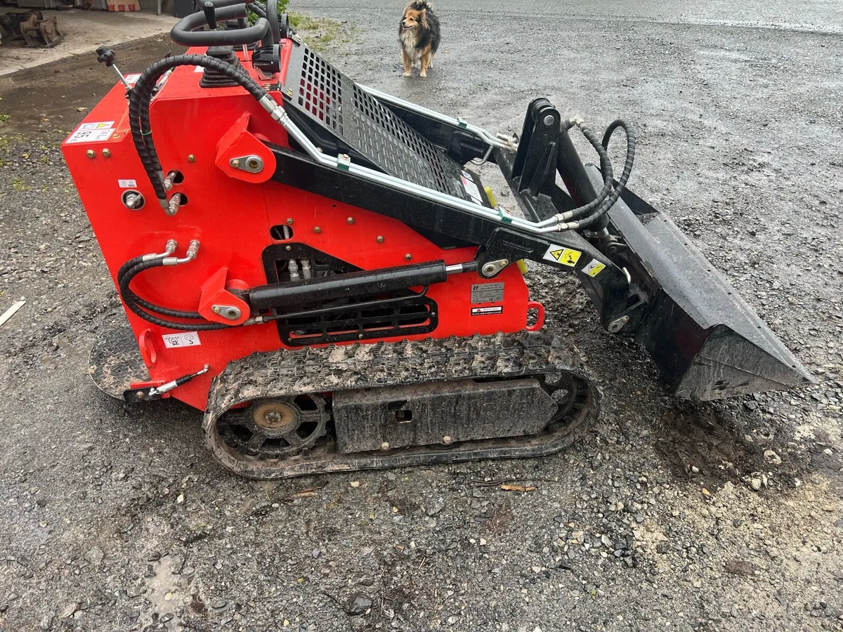 Tracked skid steer - Image 1
