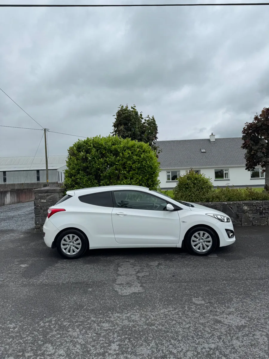 Hyundai i30 2015 - Image 2