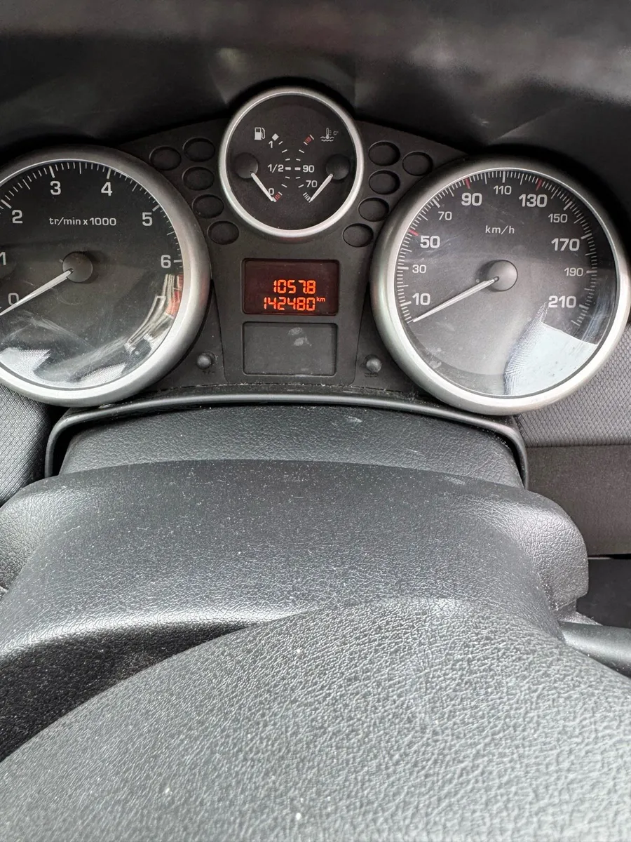 Car - Image 3