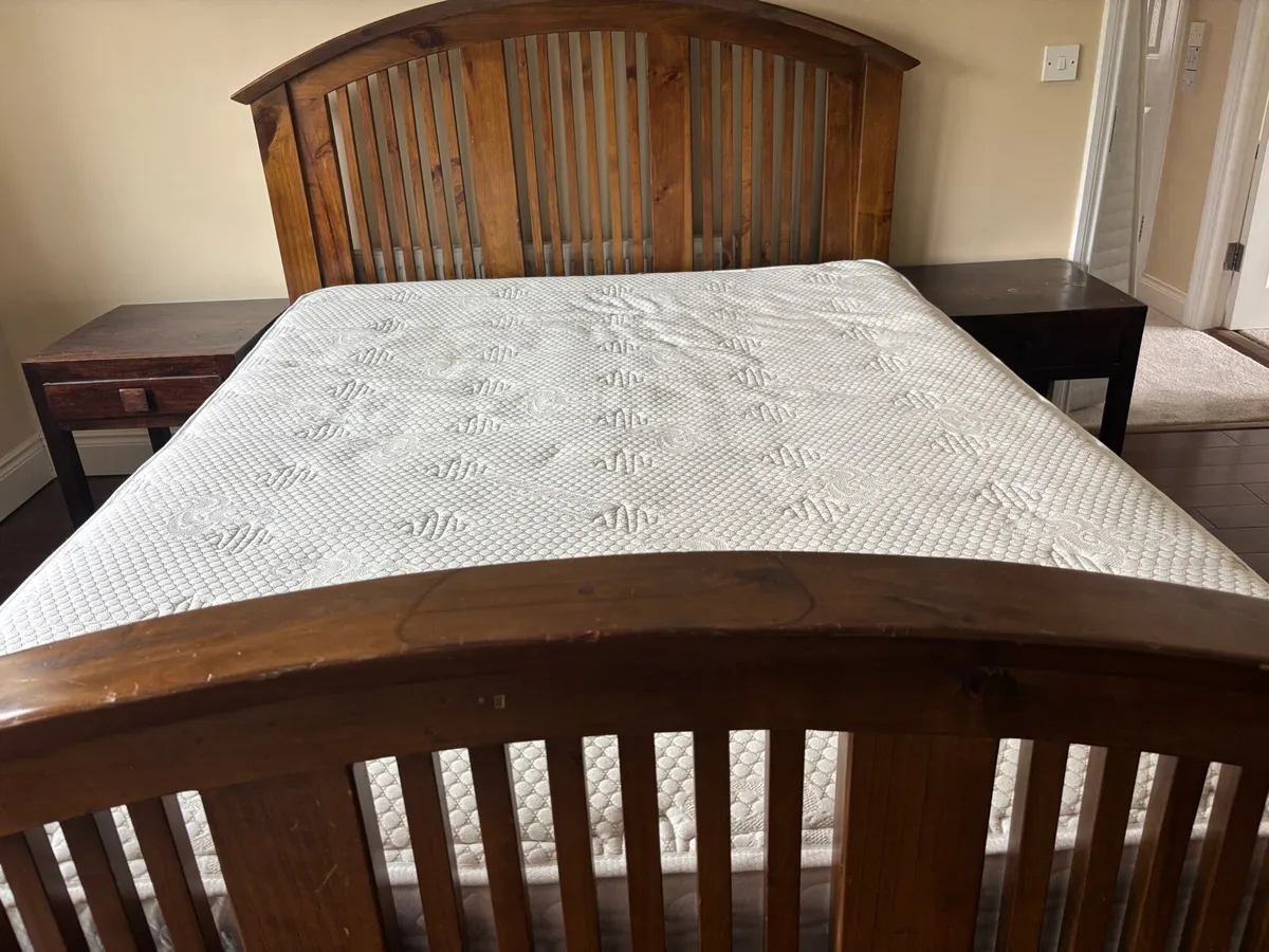 King bed with mattress and 2 lockers. - Image 4