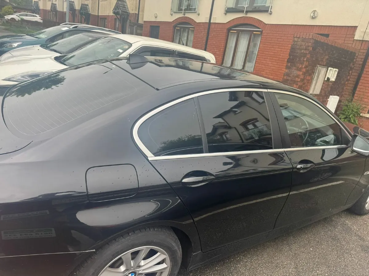 BMW 5-Series 2011 - Image 3