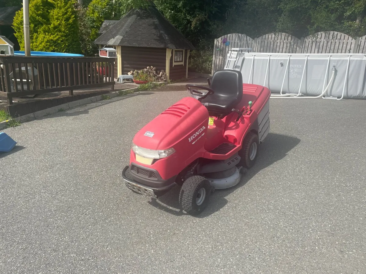 Lawn mower - Image 1
