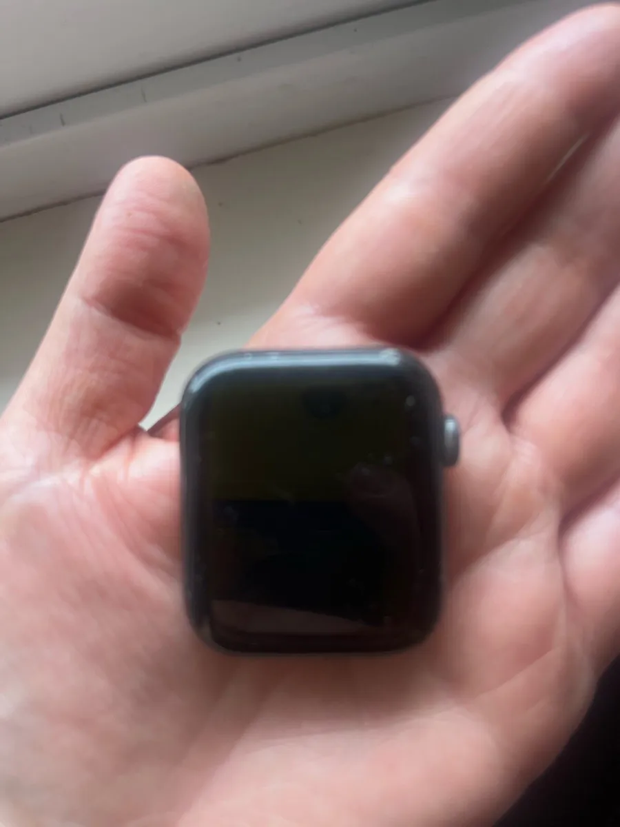 Apple Watch Series 6 (plus charger) - Image 1