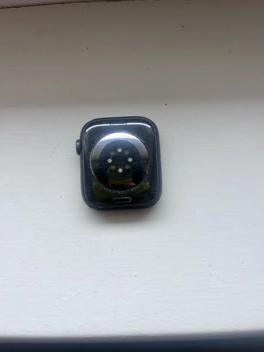 Apple Watch Series 6 (plus charger) - Image 2
