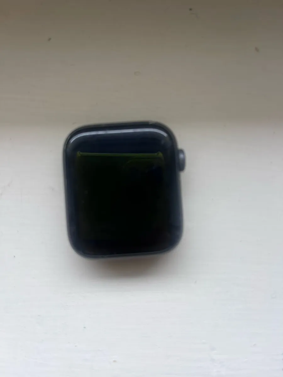 Apple Watch Series 6 (plus charger) - Image 3