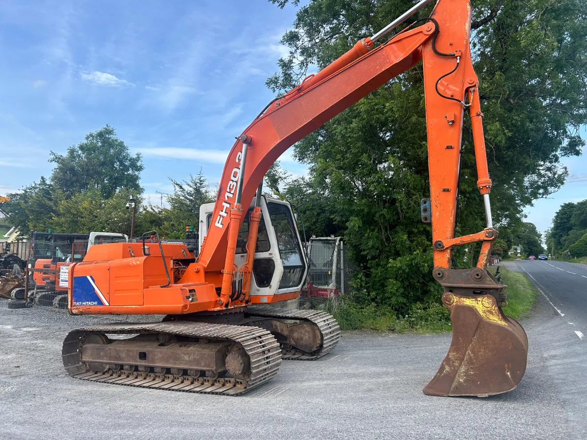 Fiat Hitachi FH130-3  Year 1997 - Image 4