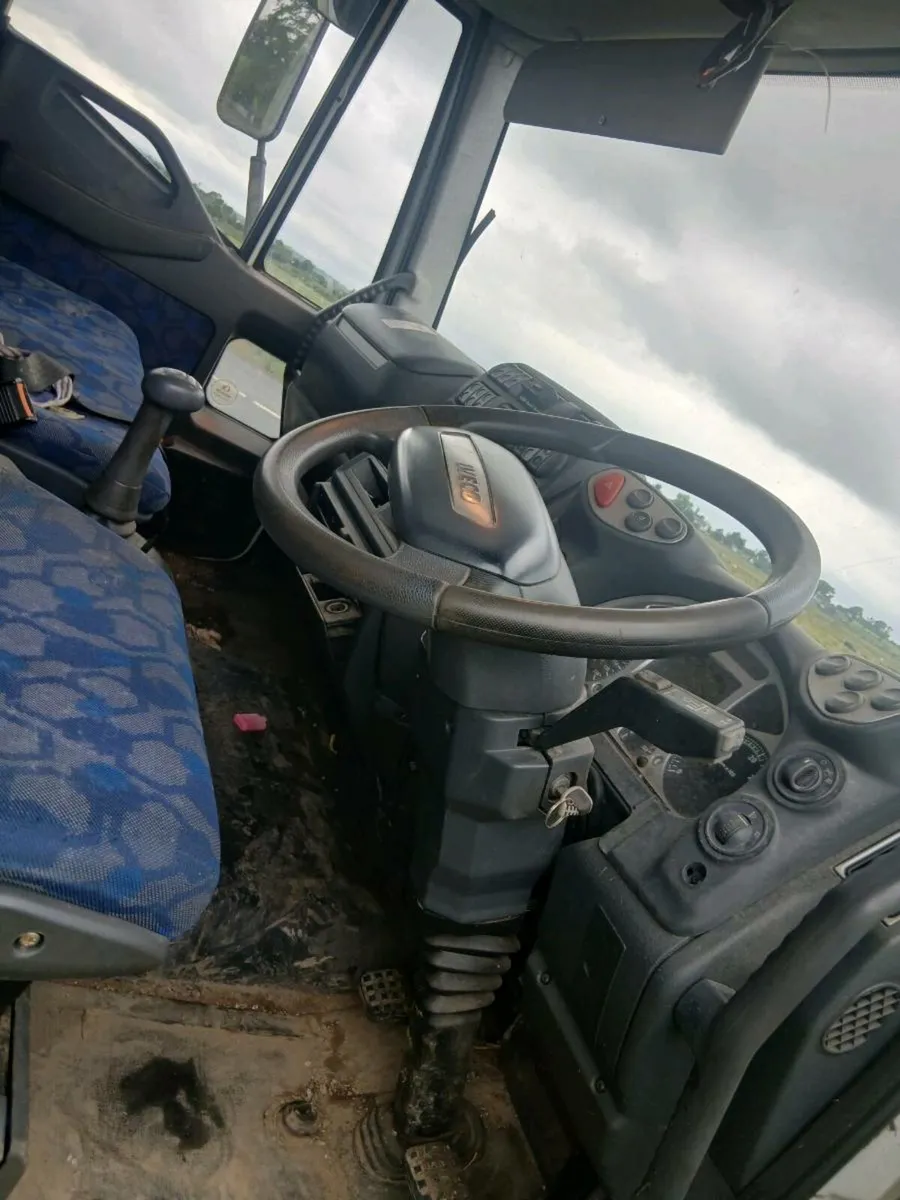 2007 iveco horse truck - Image 4
