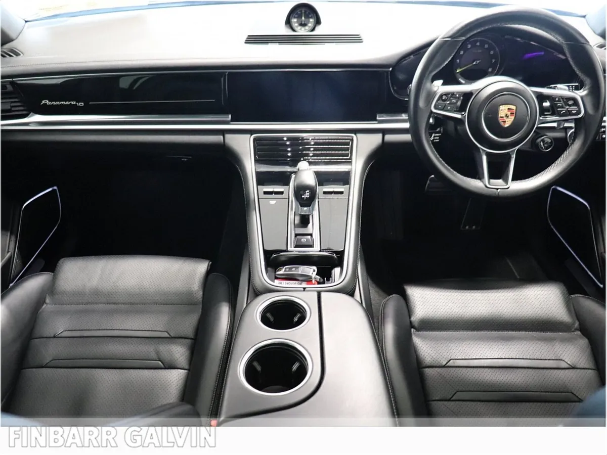 Porsche Panamera 4 10 YEAR EDITION - Image 4