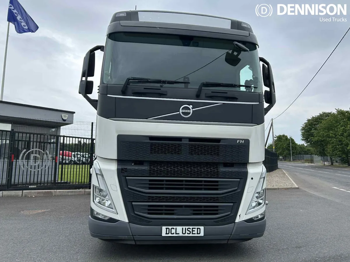 Volvo FH460 6x2 Globetrotter (2021) For Sale - Image 4