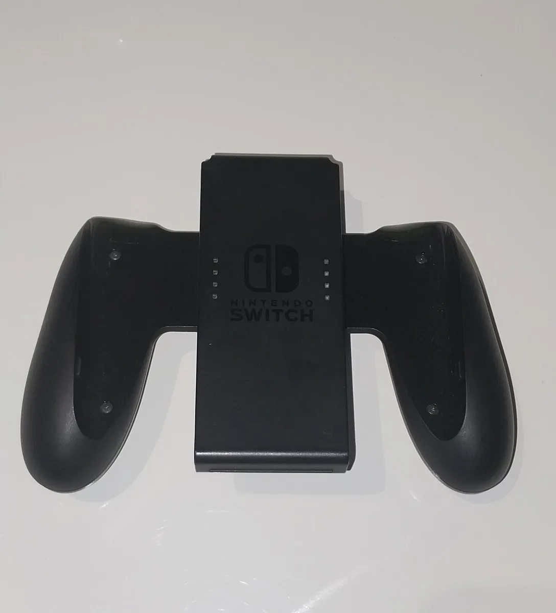 Nintendo Switch 8 Games Charger & Case (like new) - Image 4