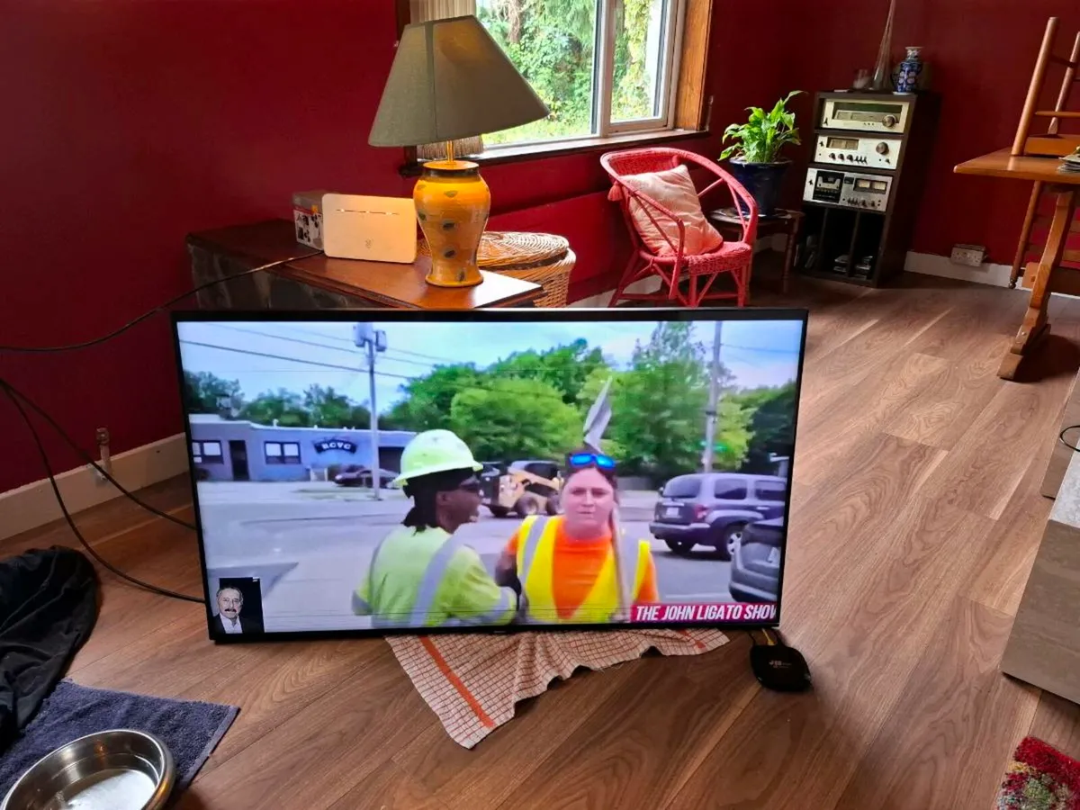 50 INCH SMART TV - Image 1