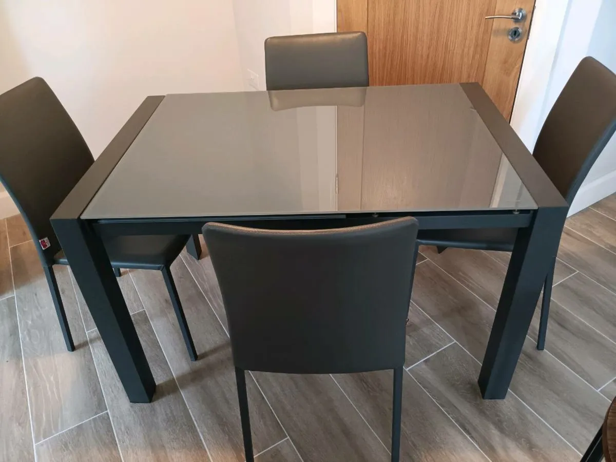 Extendable table - Image 1