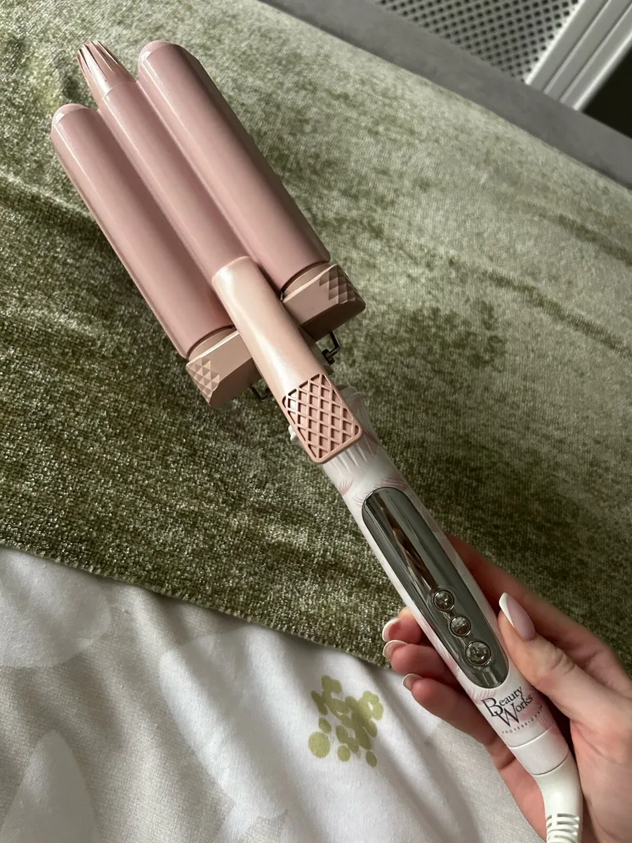 Beauty Works Molly Mae Waver (price negotiable) - Image 2