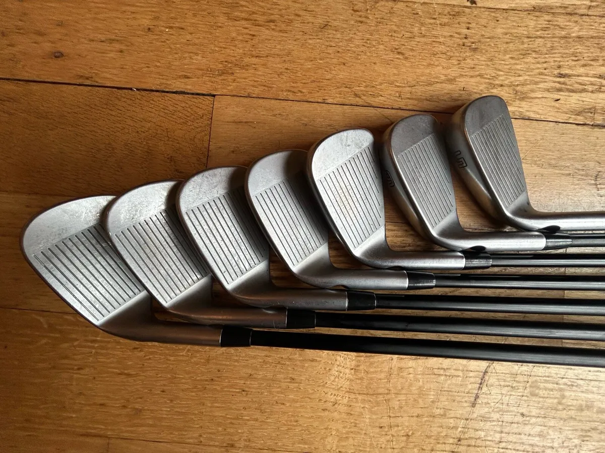 Ping i500 irons 5 to UW Regular shafts. Red dot. - Image 1