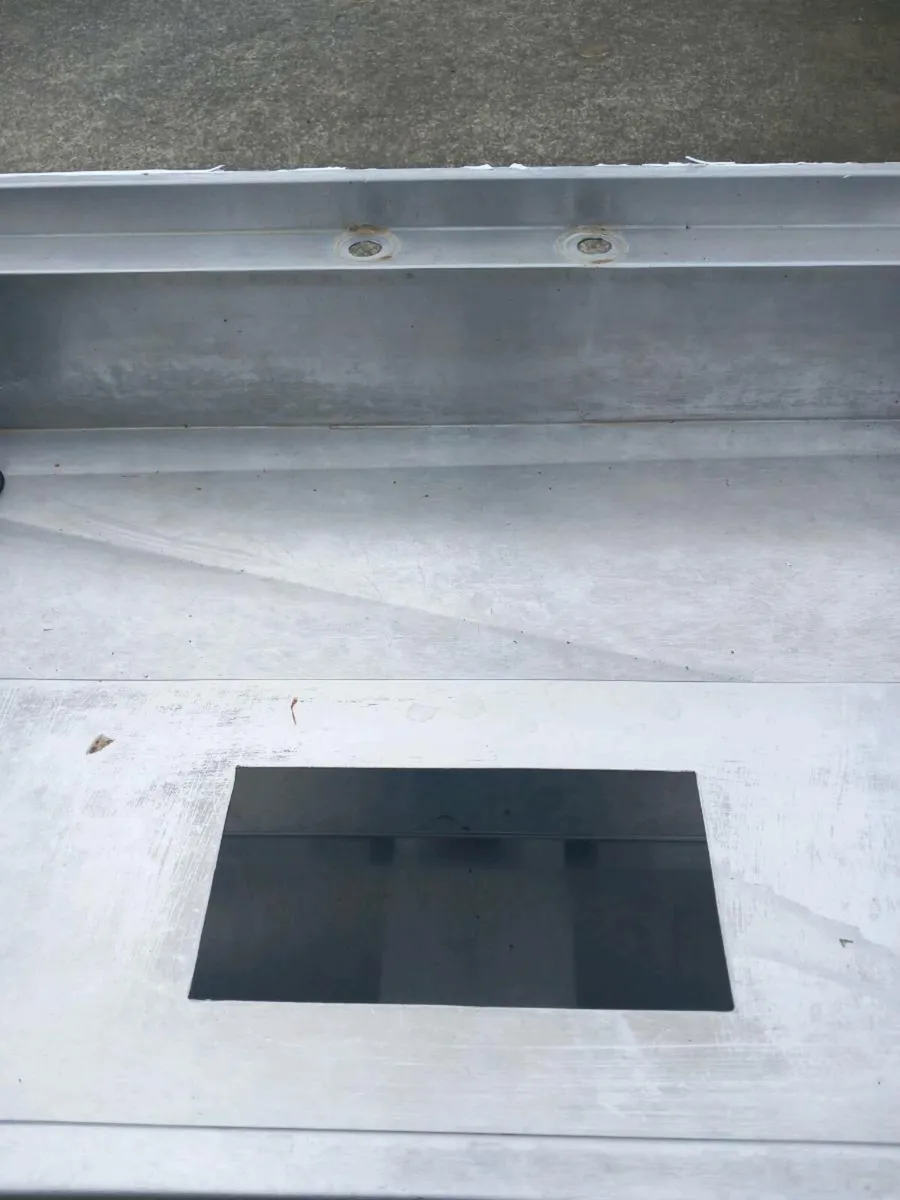 Stainless steel table - Image 3