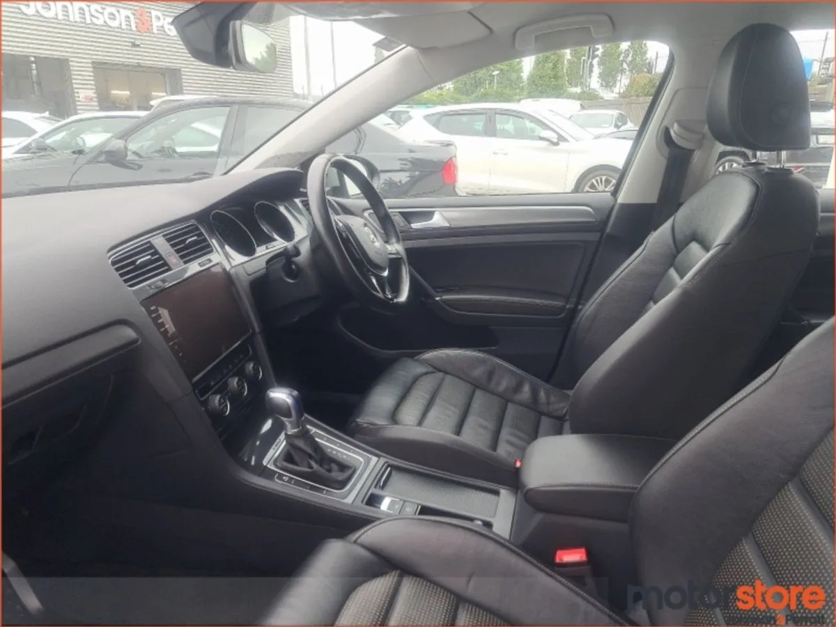 Volkswagen Golf E-golf  huge Spec / IN Like New C - Image 4