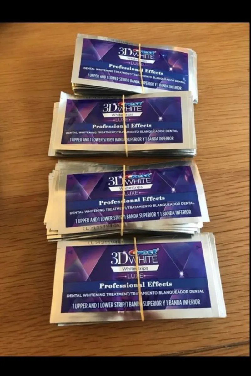 Crest 3d Teeth Whitening Strips - Image 1