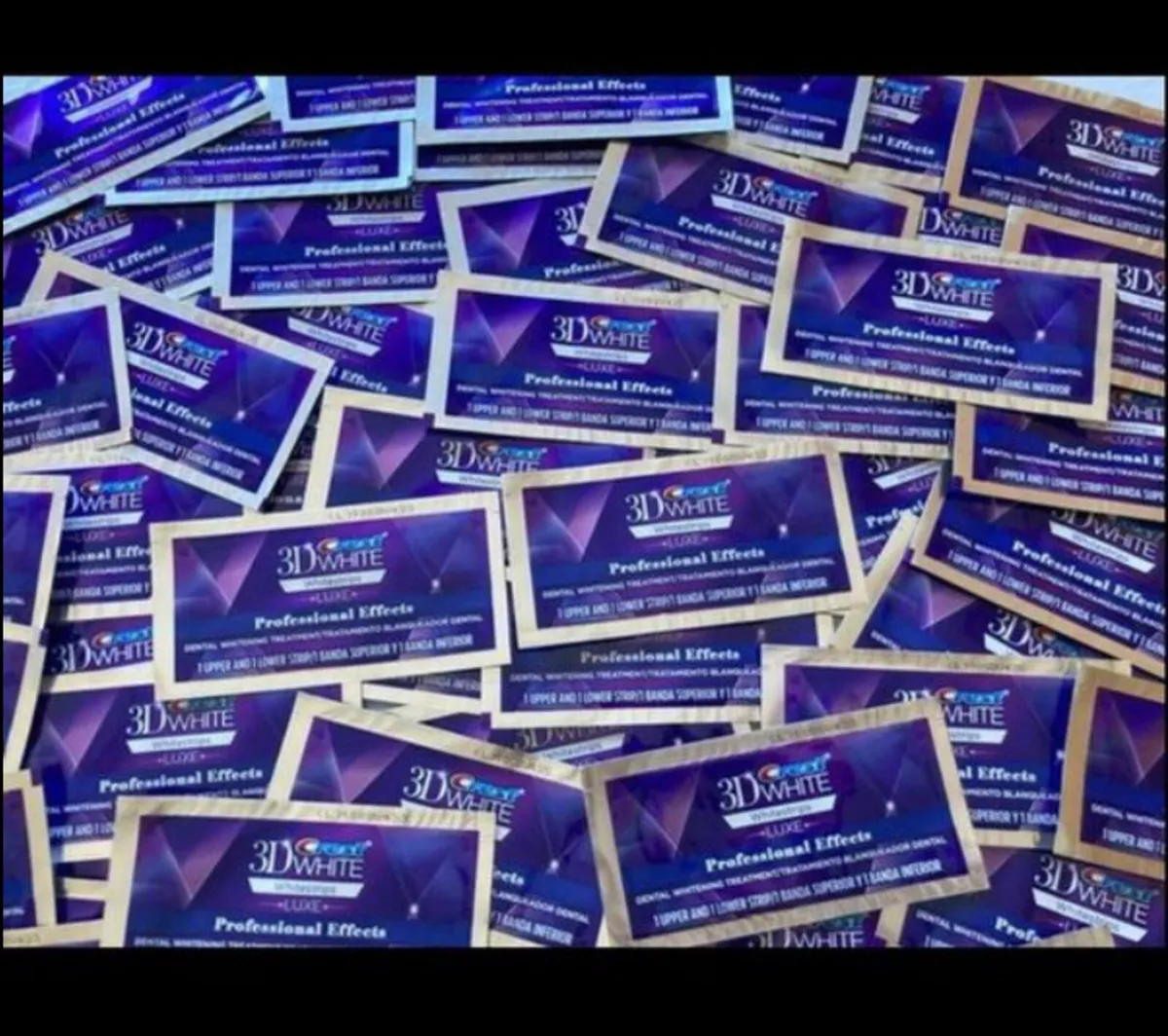 Crest 3d Teeth Whitening Strips - Image 3