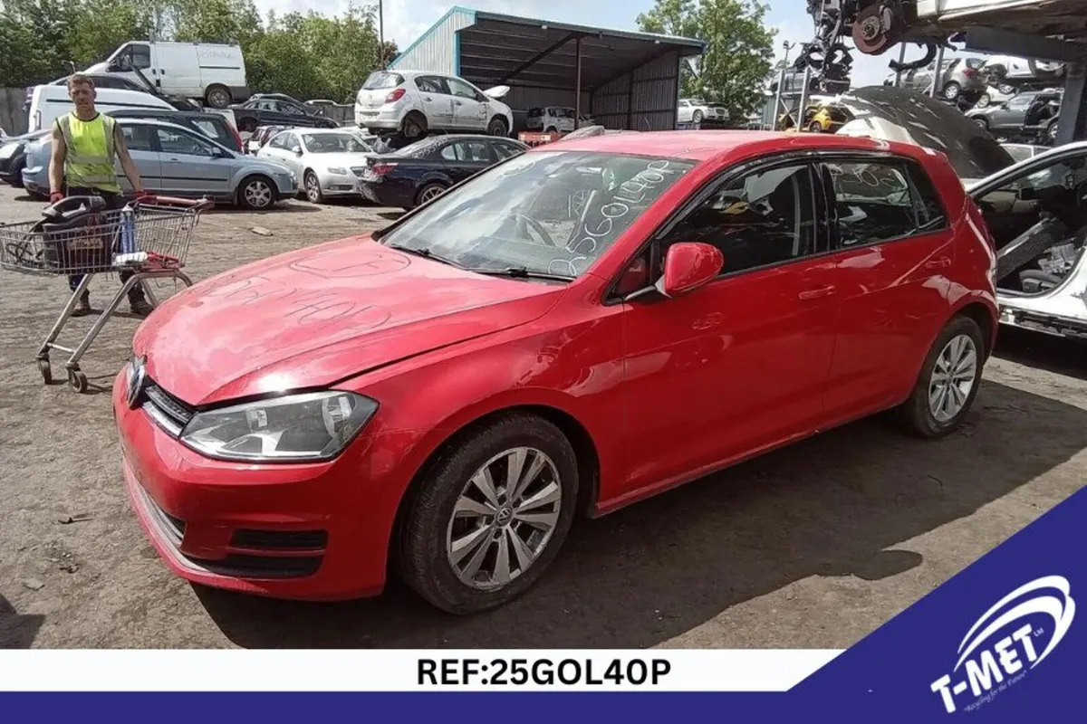 2014 VOLKSWAGEN GOLF BREAKING FOR PARTS - Image 1