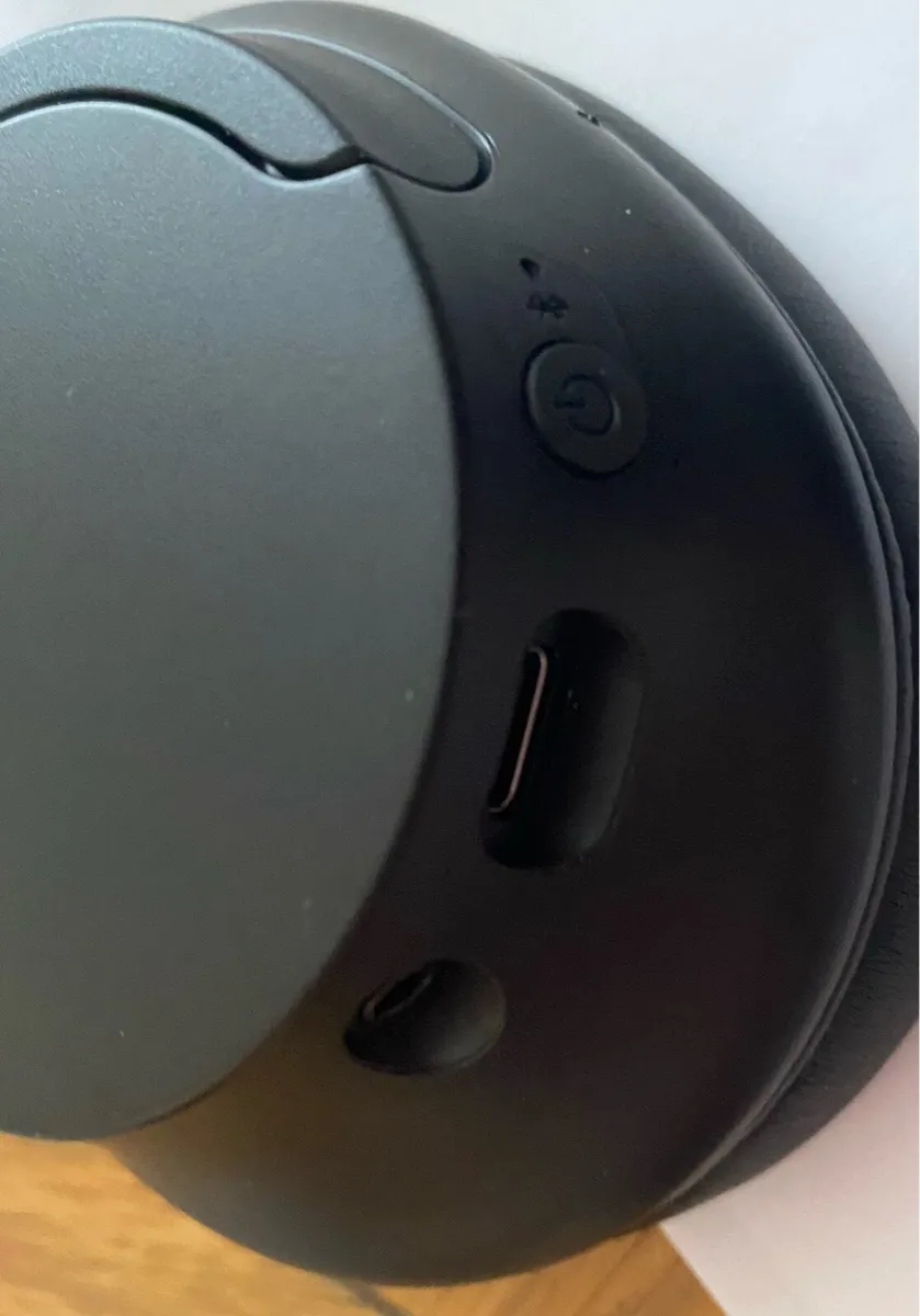 Sony Bluetooth Headphones - Image 4