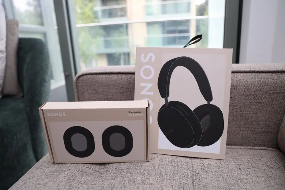 Sonos Ace Noice Canceling headphones (with extra pair of original ear cups) - Image 3