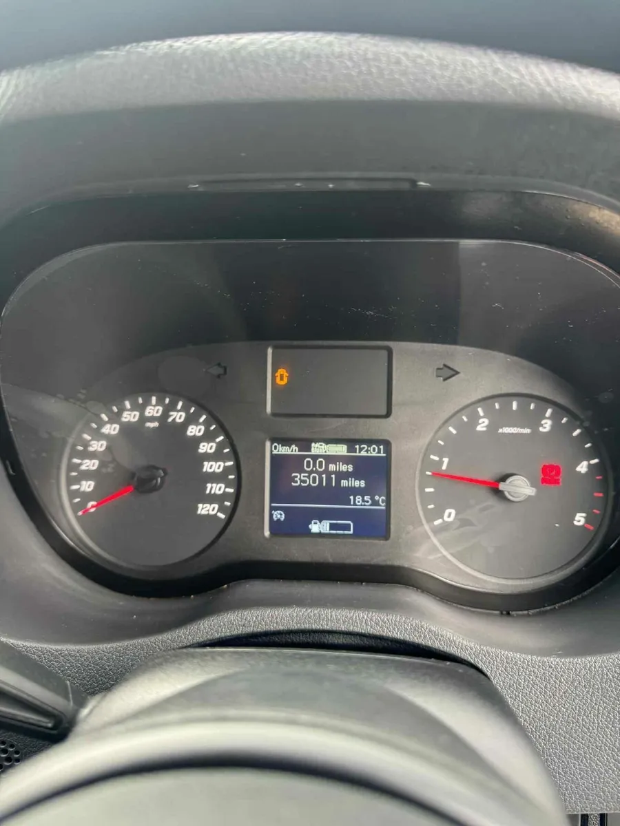 Mercedes-Benz Sprinter 2023 - Image 2