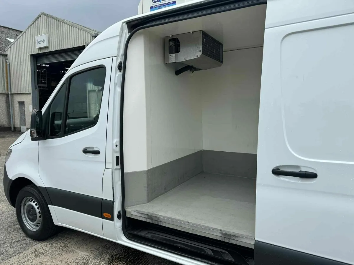 Mercedes-Benz Sprinter 2023 - Image 3