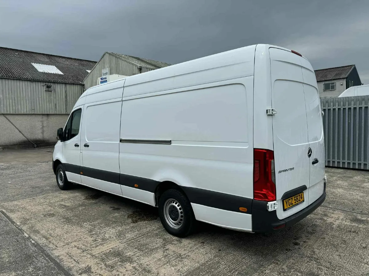 Mercedes-Benz Sprinter 2023 - Image 4
