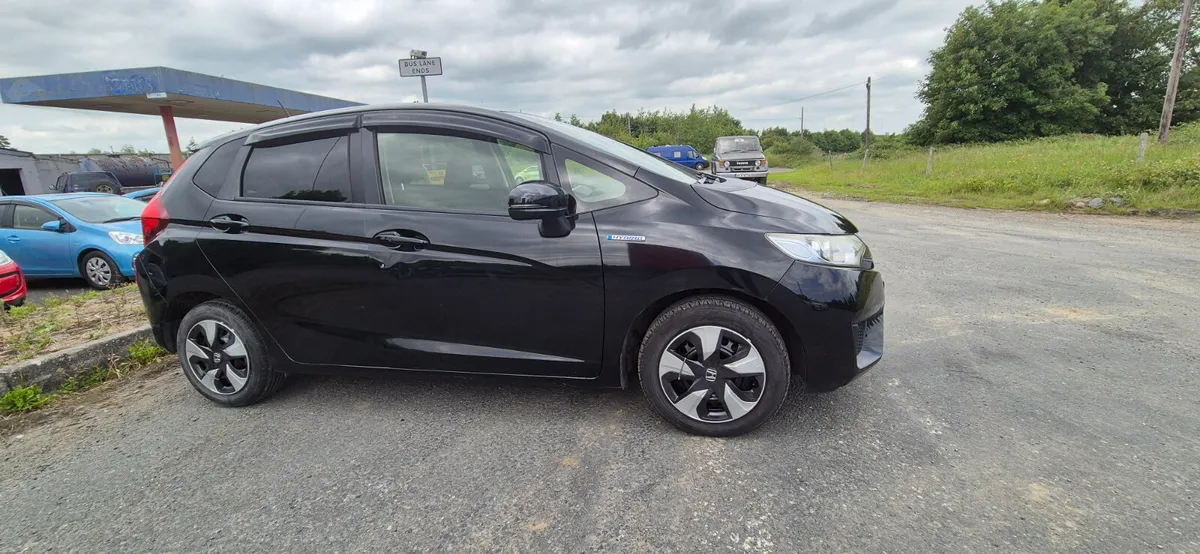 Honda Fit 2014 AUTOMATIC HYBRID - Image 4
