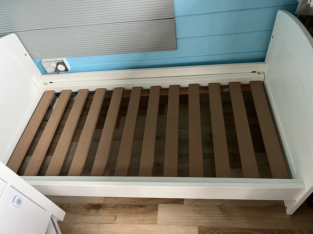 Cot bed - Image 1