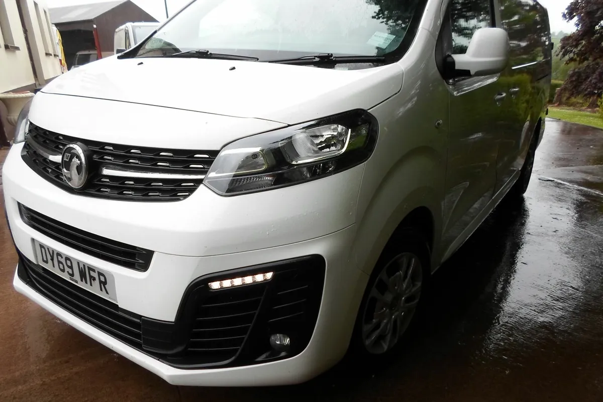 Vauxhall Vivaro - Image 2