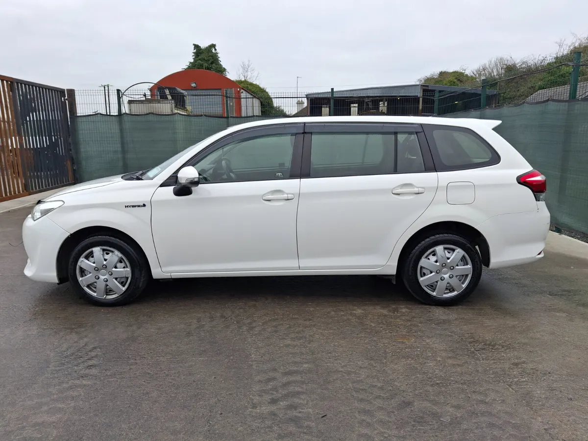 2017 Toyota Corolla Fielder 1.5L Hybrid - Image 4