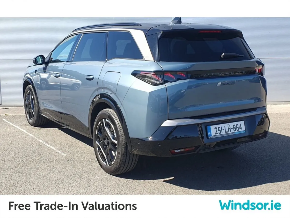 Peugeot 5008 BEV 73kwh 210hp GT - Image 3
